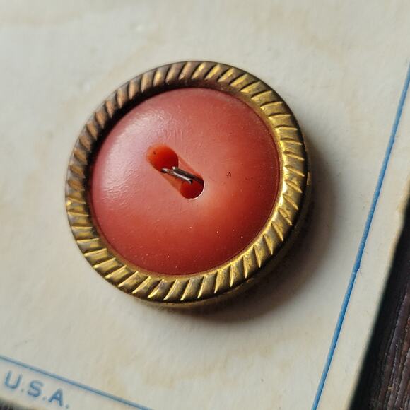 Vintage Elegant Buttons Card of 2 buttons | Red/Rust w/ Gold Rim, 20mm, USA Made - Picture 2 of 6